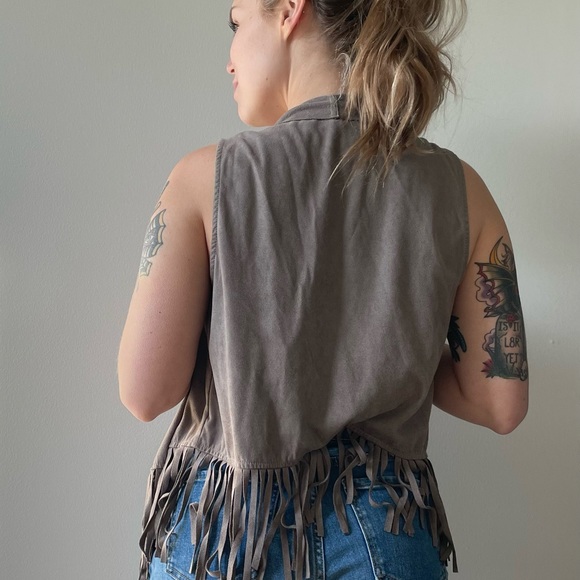 Fringe Vest - Picture 2 of 3